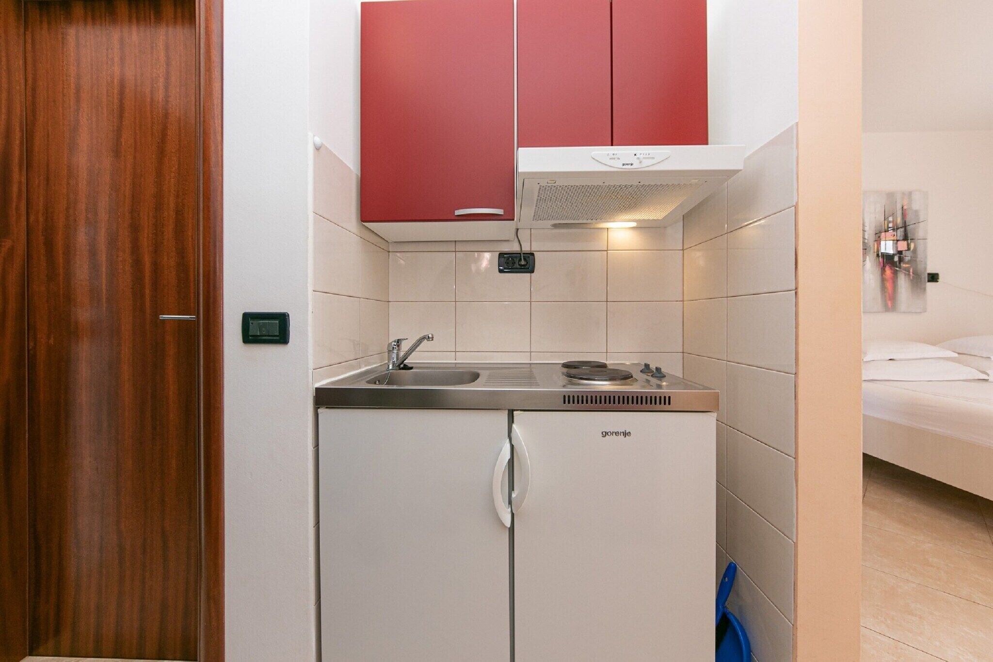 Stovetop, coffee/tea maker, toaster
