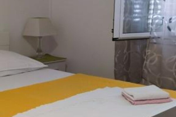 1 bedroom, iron/ironing board, Internet