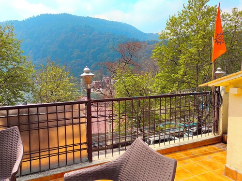 Hotel Flatties Mall Road Nainital