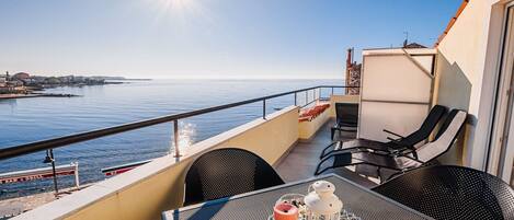 تناول الطعام بالخارج