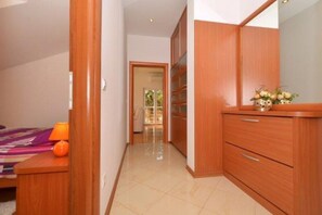 2 bedrooms, iron/ironing board, free WiFi