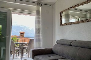 Smart TV - Luxury Lovran Apartments with Swimming Pool - Standard One Bedroom Apartment (Lovran)