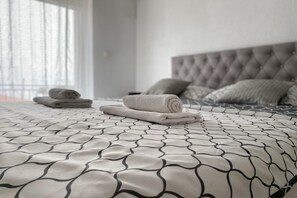 Travel cot, free WiFi - Luxury Lovran Apartments with Swimming Pool - Standard One Bedroom Apartment (Lovran)