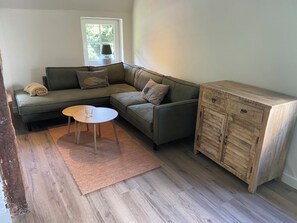 TV, fireplace - Uniquely charming thatched cottage with 900 square meters of land and a view of the Baltic Sea Pure nature (Damp)