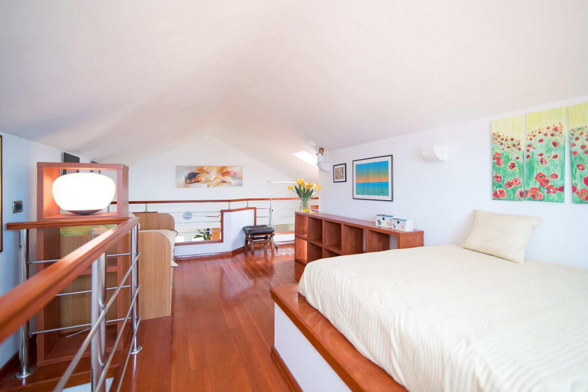 Iron/ironing board, travel cot, free WiFi