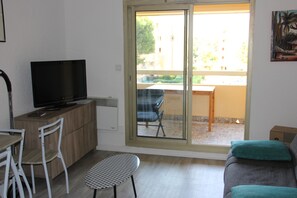 TV - Paradise is here (Six-Fours-les-Plages)