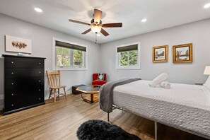 4 Schlafzimmer, BĂŒgeleisen/BĂŒgelbrett, Reisekinderbett, kostenloses WLAN