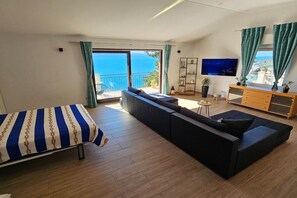 Fer et planche à repasser, lit parapluie, Wi-Fi gratuit