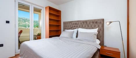 アイロン / アイロン台、旅行用ベビーベッド、WiFi (無料)