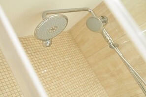 Douche, séchoir à cheveux