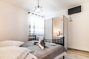 Bügeleisen/Bügelbrett, Reisekinderbett, kostenloses WLAN