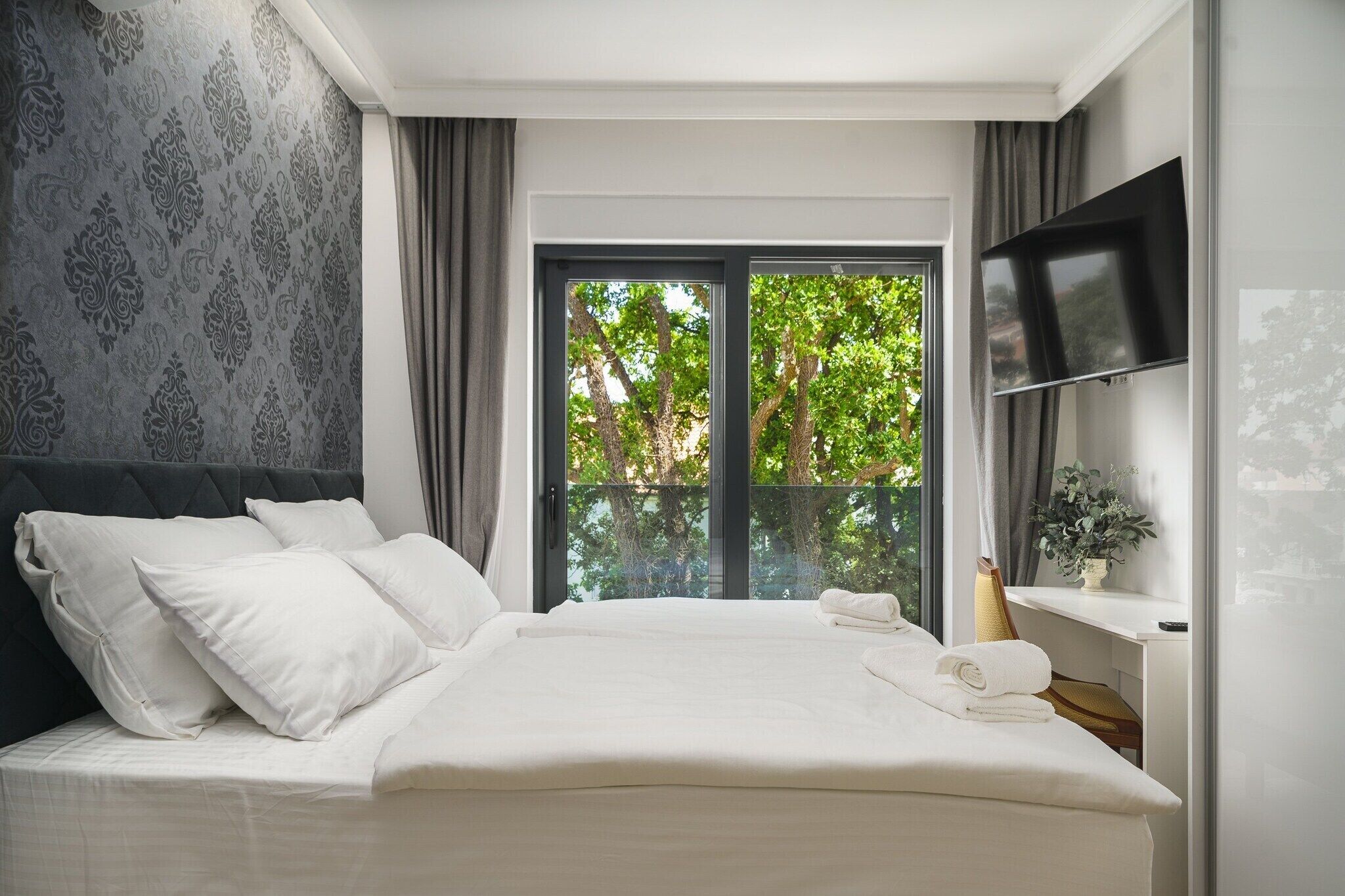 Iron/ironing board, free WiFi