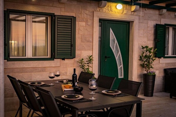 Outdoor dining - Holiday Home Bračuta- Two Bedroom Holiday Home with Pool (Pucisca)