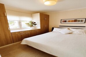 2 chambres, fer et planche à repasser, lit parapluie, Wi-Fi gratuit