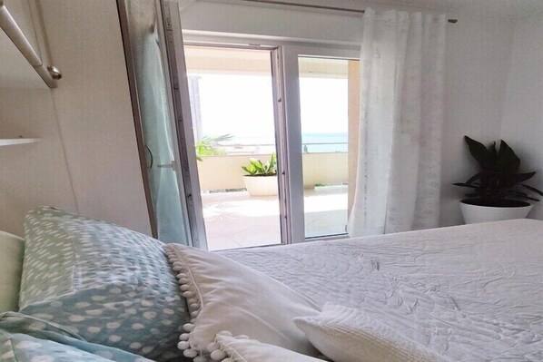 2 bedrooms, iron/ironing board, travel crib, free WiFi