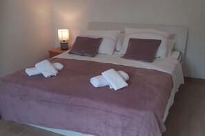 2 habitaciones, tabla de planchar con plancha y wifi gratis 