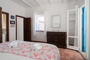 Iron/ironing board, free WiFi, bed sheets
