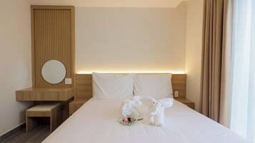 Deluxe Double with City View | 1 bedroom, desk, laptop workspace, soundproofing