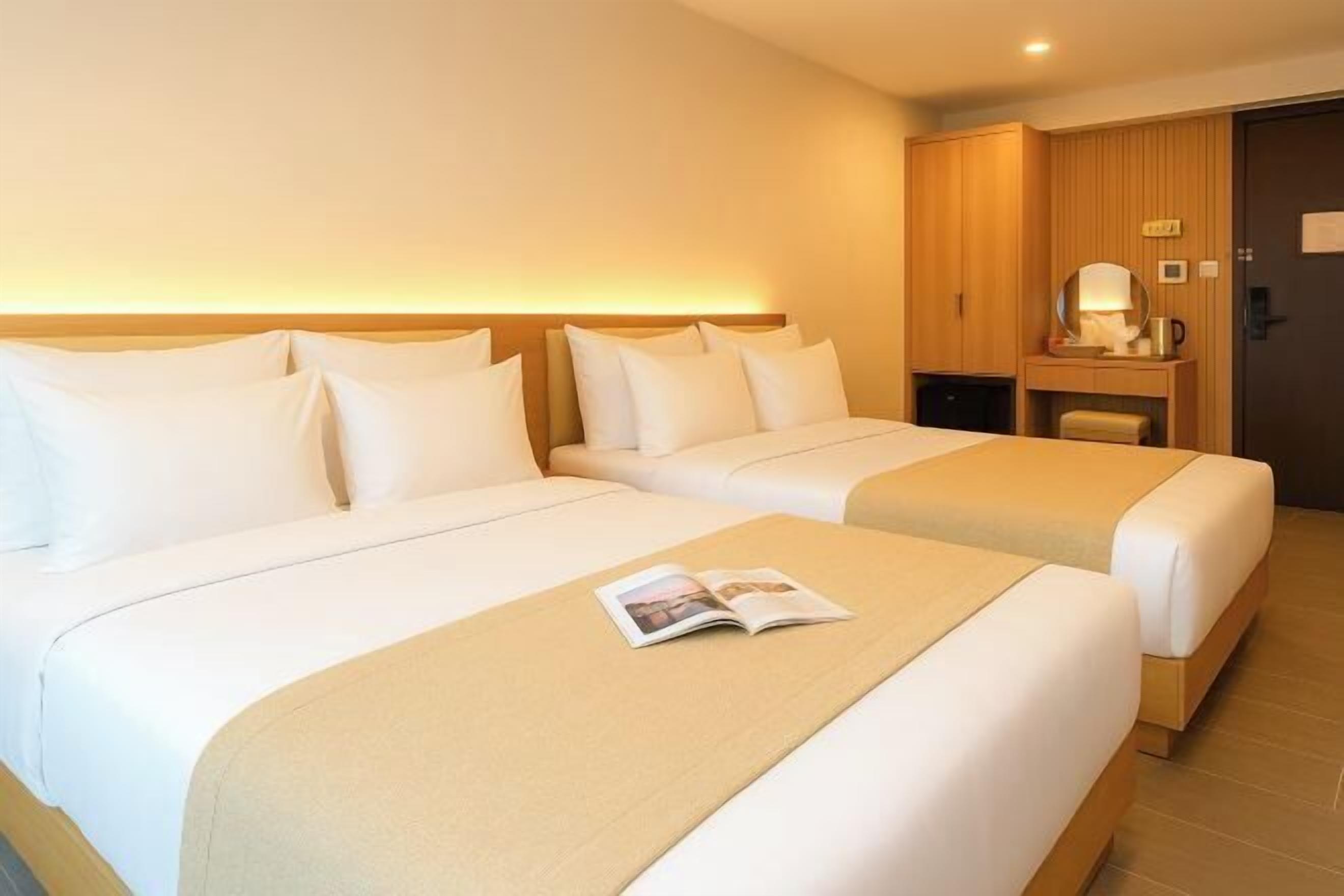 Sengetøy av topp kvalitet, skrivebord, lydisolert og wi-fi (inkludert)