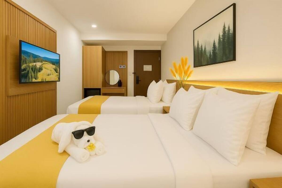 Ropa de cama de alta calidad, escritorio y sistema de insonorización