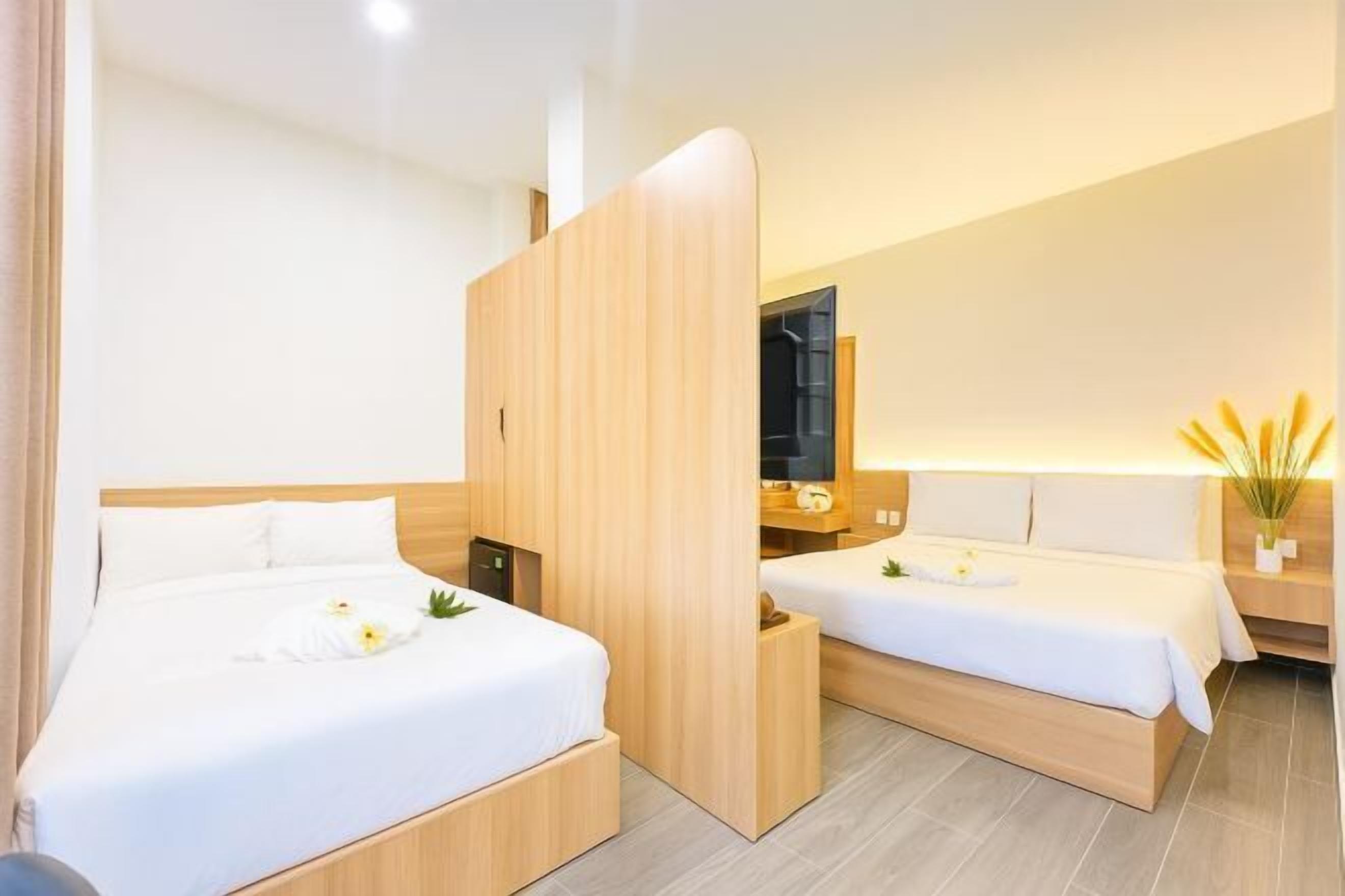 Sengetøy av topp kvalitet, skrivebord, lydisolert og wi-fi (inkludert)