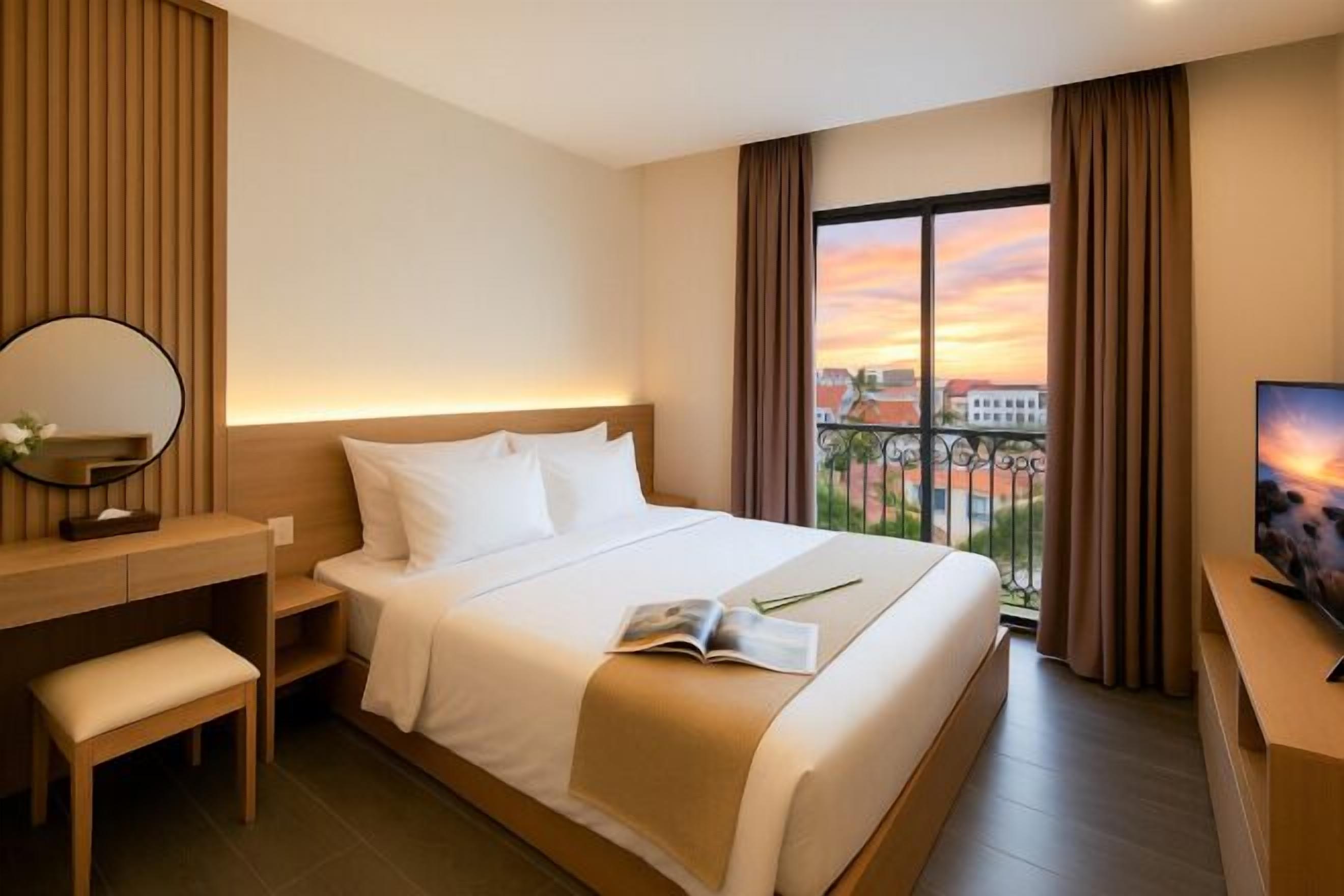 Premium bedding, desk, soundproofing, free WiFi