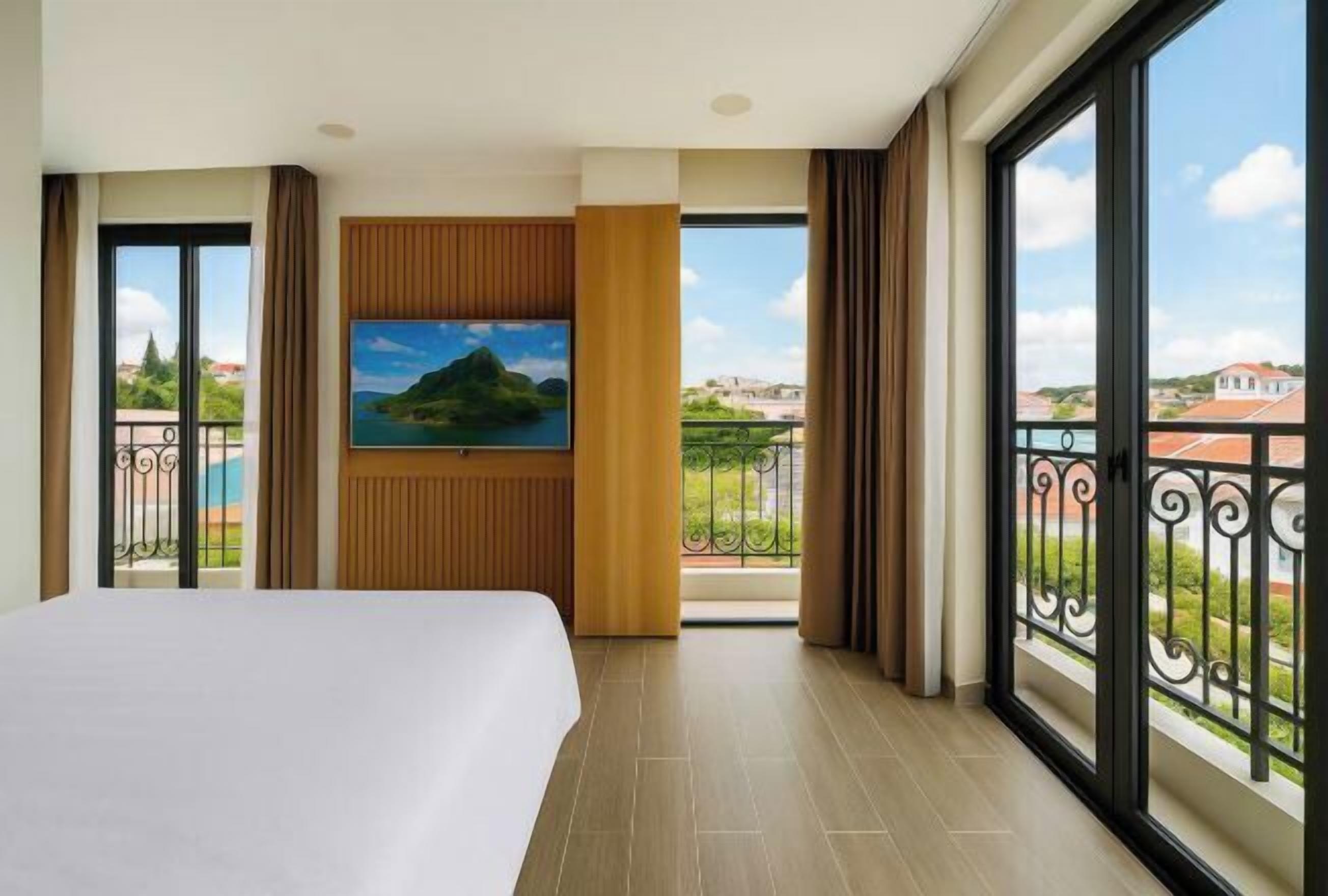 Sengetøy av topp kvalitet, skrivebord, lydisolert og wi-fi (inkludert)