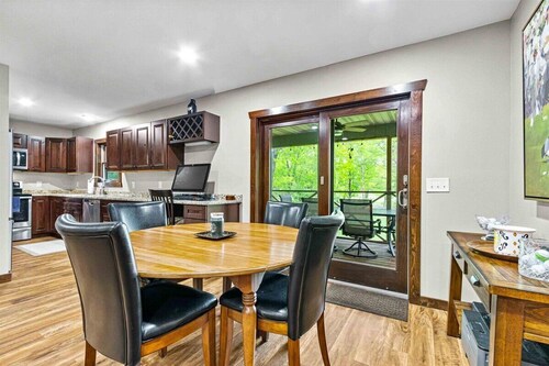 Spacious Lake Arrowhead Golf Course Retreat