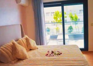 3 slaapkamers, een strijkplank/strijkijzer, gratis wifi, beddengoed