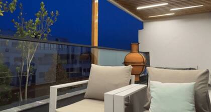Exceptional triplex 200m2 downtown with jacuzzi and table soccer, wifi & iptv