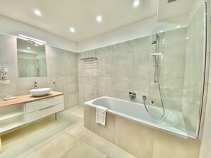 Basic Apartment, Ground Floor | Bathroom | Hair dryer, towels, soap, shampoo
