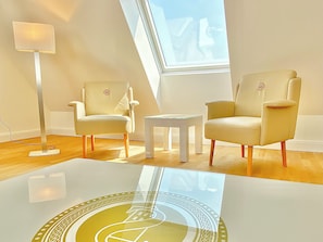 Exclusief appartement, 1 queensize bed met slaapbank, niet-roken, keuken | Woonruimte