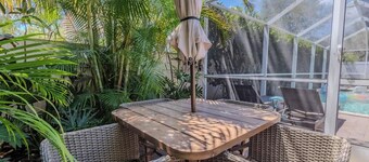 Poolside Palms Getaway- Near Tampa Brandon Valrico