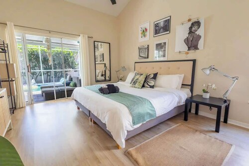 Poolside Palms Getaway- Near Tampa Brandon Valrico