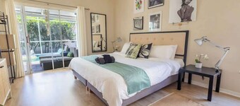 Poolside Palms Getaway- Near Tampa Brandon Valrico