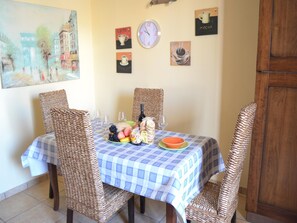 House, 2 Bedrooms, Smoking, Balcony | Dining room - Casa Vacanza Bichi con 4 Posti e due Balconi (Melendugno)