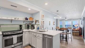 Coffee/tea maker, fridge, oven, stovetop