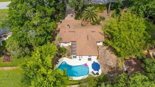 Sherylee's Poolside Retreat | Team Joseph Ellen