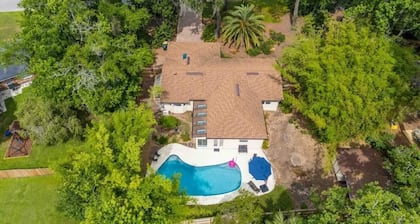 Sherylee's Poolside Retreat | Team Joseph Ellen