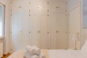 3 habitaciones, tabla de planchar con plancha y wifi gratis 