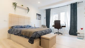 1 bedroom, in-room safe, iron/ironing board, free WiFi