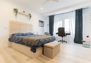 1 slaapkamer, een strijkplank/strijkijzer, gratis wifi