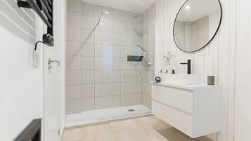 Ducha y secador de pelo