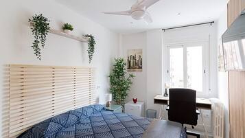 1 slaapkamer, een kluis op de kamer, een strijkplank/strijkijzer