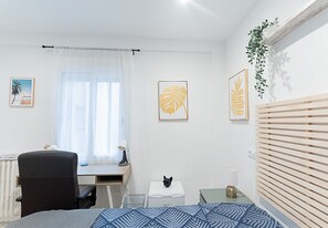 1 slaapkamer, een kluis op de kamer, een strijkplank/strijkijzer