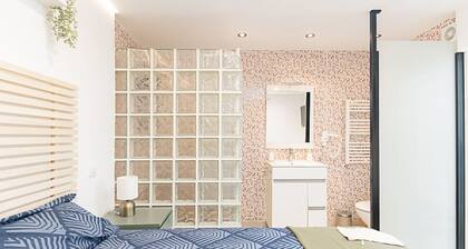 Sucre: Room with comfort and Bolivian essence in Madrid