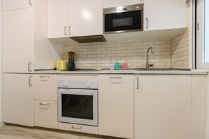 Refrigerador, microondas, horno y lavavajillas 