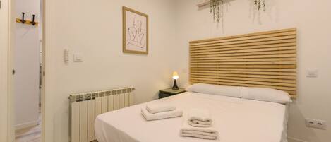 1 chambre, coffres-forts dans les chambres, fer et planche à repasser