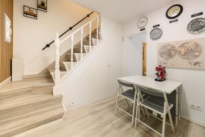 Interior - La Paz: Room with Bolivian essence and comfort in Madrid (Madrid)