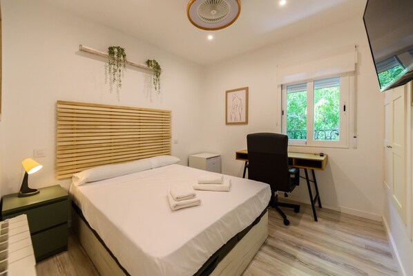 1 bedroom, in-room safe, iron/ironing board, free WiFi - La Paz: Room with Bolivian essence and comfort in Madrid (Madrid)